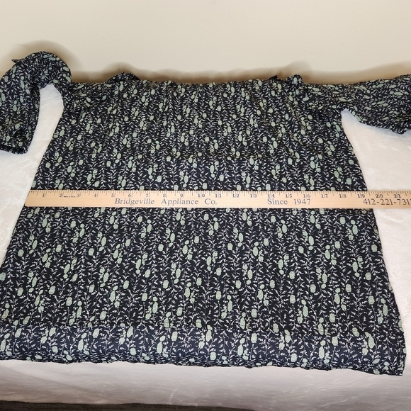 NWOT Beacon Apparel 3/4 Length Sleeve Ruffled Top Navy/Green Size XS - Picture 10 of 16